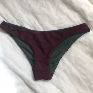 Reversible bikini bottoms